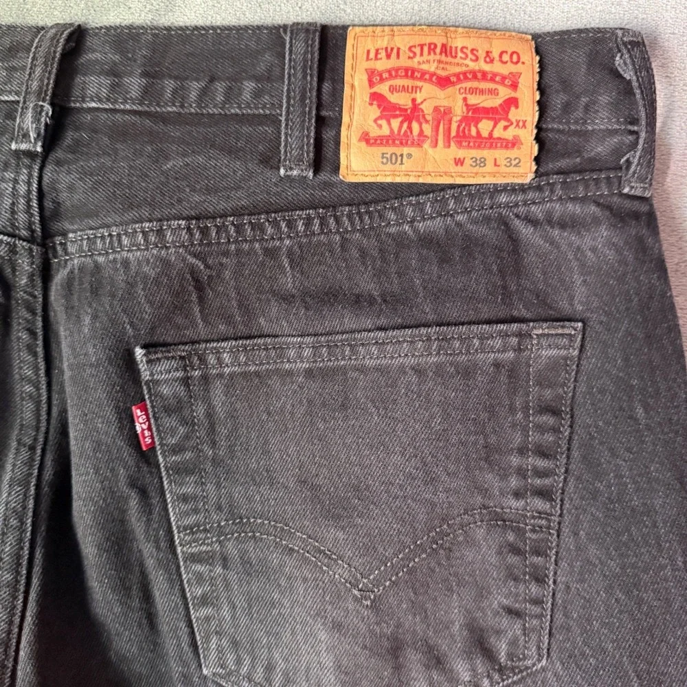 Levi's 501 Original Fit Jeans Mens 38x32 Faded Black Button Fly‎ Straight Leg